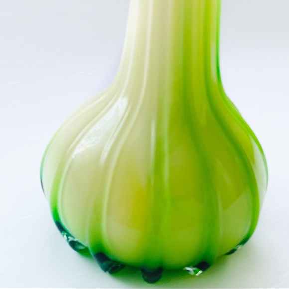 Vintage Calla Lily Shaped Twisted Art Glass Vase - Picture 7 of 11